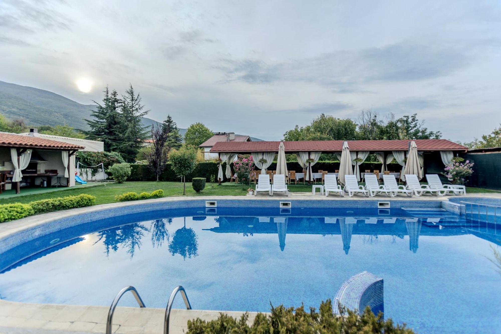 Вила Флора Паталеница Exterior photo