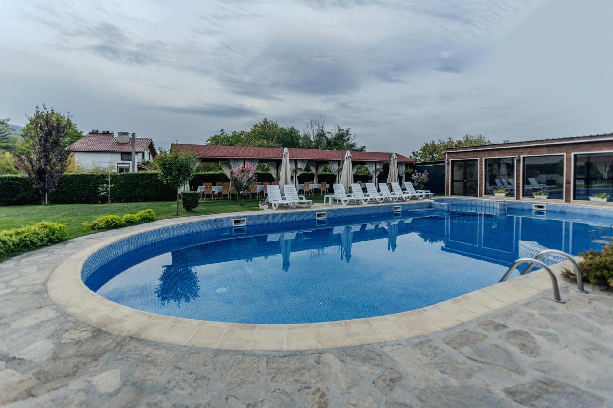 Вила Флора Паталеница Exterior photo